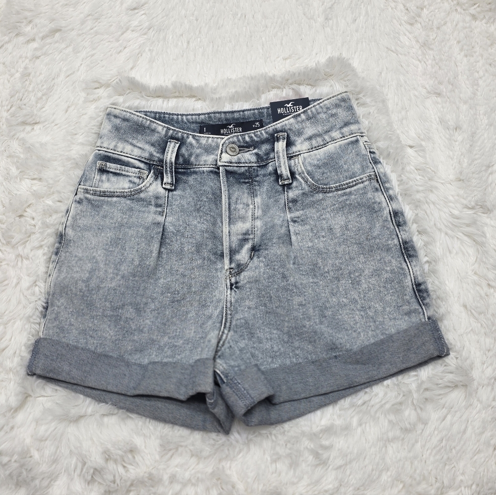 Hollister -Acid Wash Mom Jean Shorts. Size 1. NWT!